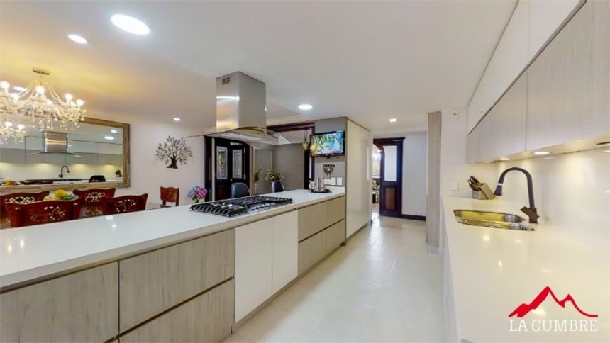 Apartamento de 3 alcobas en arriendo en El Tesoro, Medellín, 300 m² · foto 8 de 23