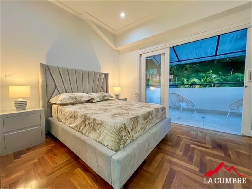 Casa de 5 alcobas en venta en El Tesoro, Medellín, 221 m² · foto 12 de 18