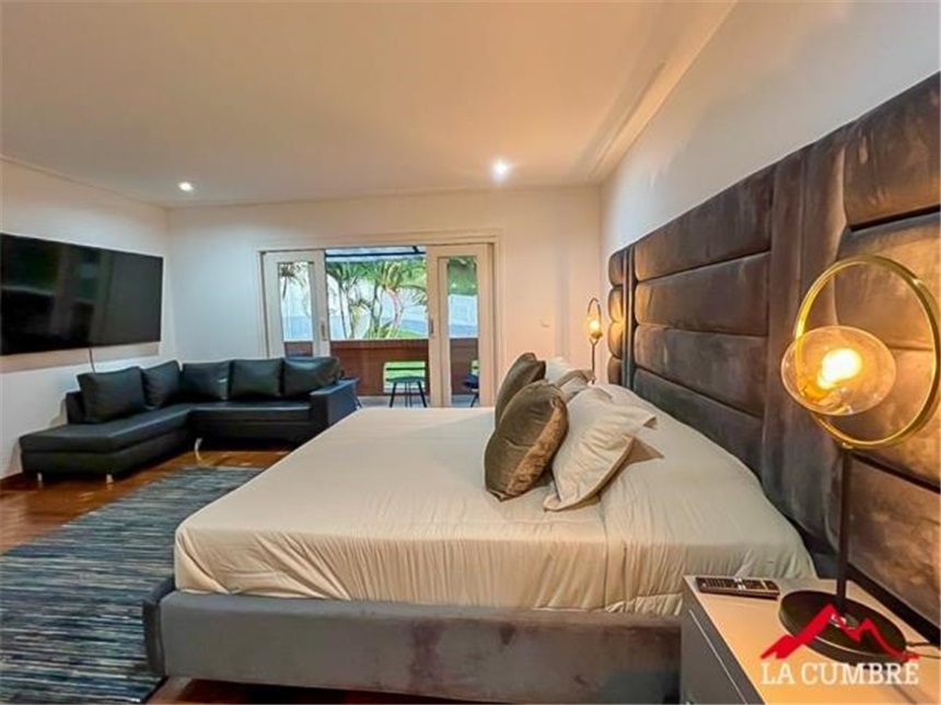 Casa de 5 alcobas en venta en El Tesoro, Medellín, 221 m² · foto 9 de 18