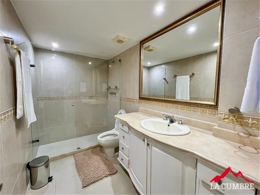 Casa de 5 alcobas en venta en El Tesoro, Medellín, 221 m² · foto 11 de 18