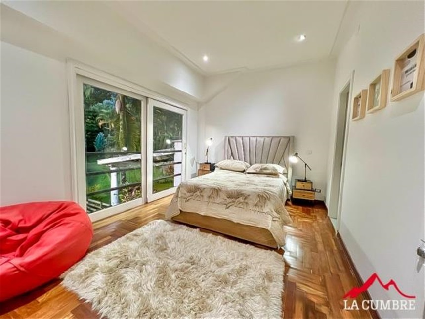 Casa de 5 alcobas en venta en El Tesoro, Medellín, 221 m² · foto 15 de 18