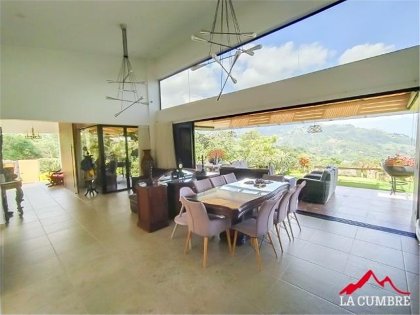Casa de 5 alcobas en venta en Escobero, Envigado, 300 m² · foto 9 de 18