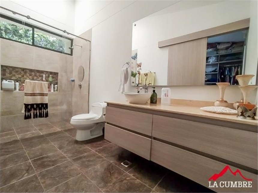 Casa de 5 alcobas en venta en Escobero, Envigado, 300 m² · foto 12 de 18