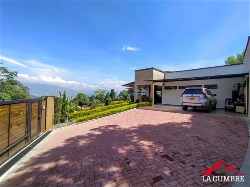 Casa de 5 alcobas en venta en Escobero, Envigado, 300 m² · foto 2 de 18
