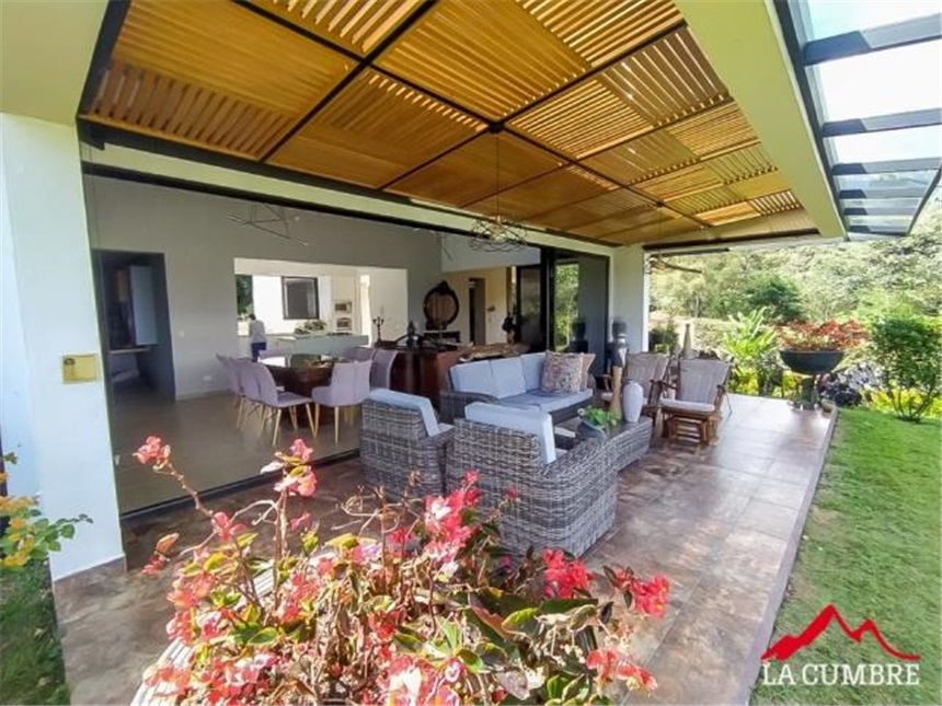 Casa de 5 alcobas en venta en Escobero, Envigado, 300 m² · foto 3 de 18