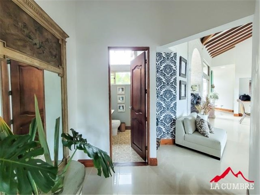 Casa de 4 alcobas en venta en Escobero, Envigado, 400 m² · foto 2 de 24