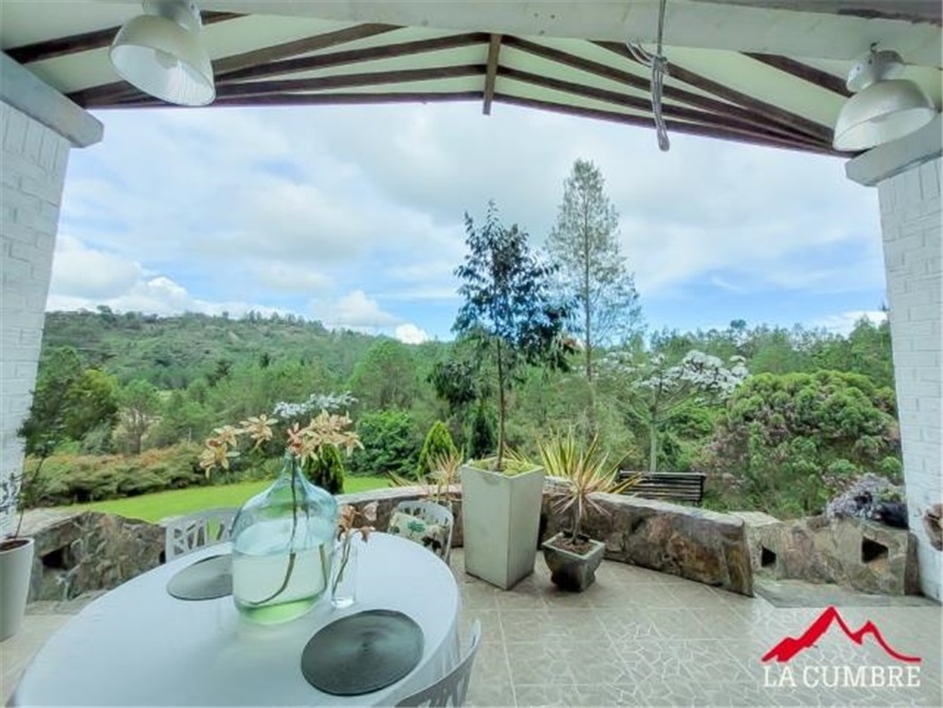 Casa de 4 alcobas en venta en Escobero, Envigado, 400 m² · foto 9 de 24