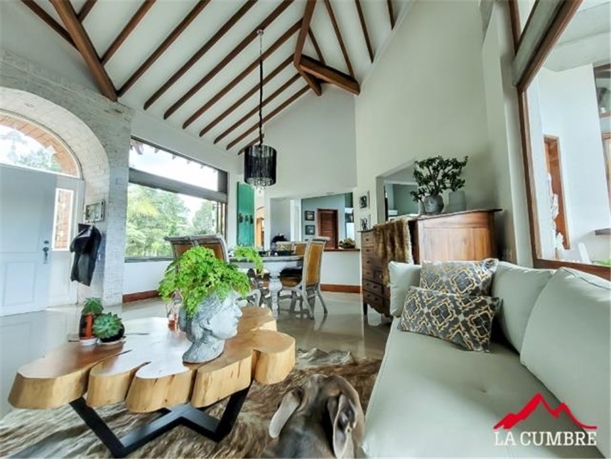 Casa de 4 alcobas en venta en Escobero, Envigado, 400 m² · foto 3 de 24