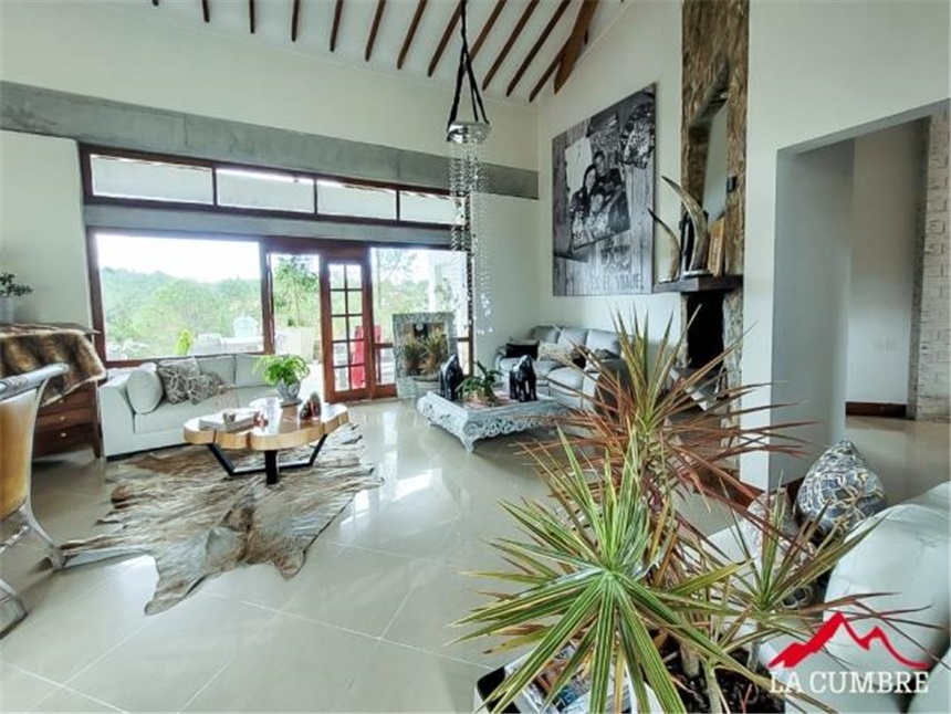 Casa de 4 alcobas en venta en Escobero, Envigado, 400 m² · foto 4 de 24