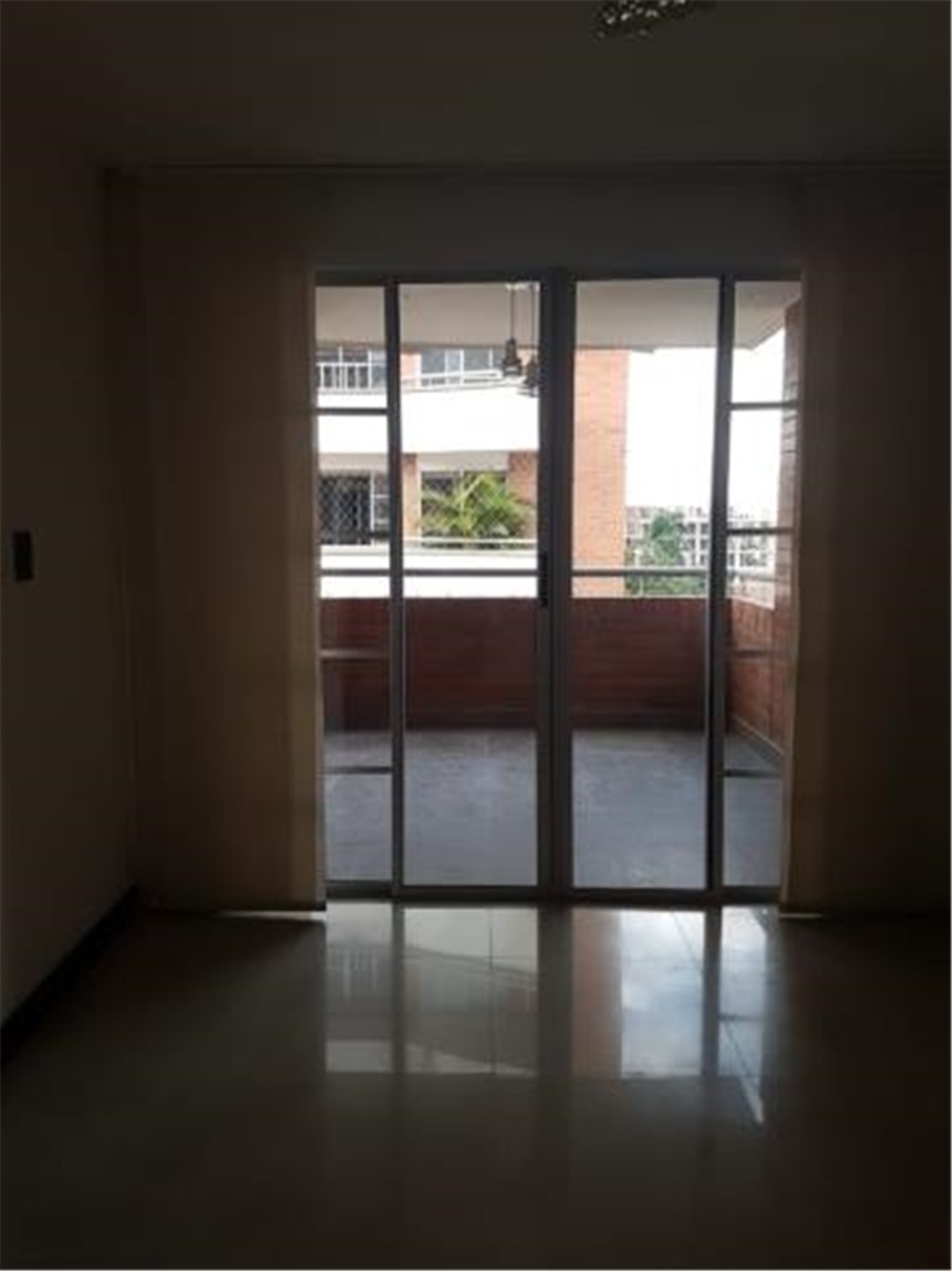 Apartamento de 3 alcobas en venta en Cristales, Cali, 145 m² · foto 3 de 15