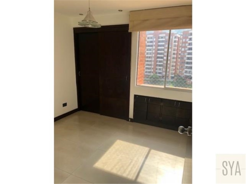Apartamento de 3 alcobas en venta en Cristales, Cali, 145 m² · foto 10 de 15