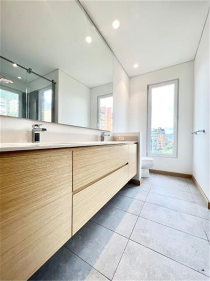 Apartamento de 3 alcobas en venta en Chico, Bogotá, 248 m² · foto 17 de 24
