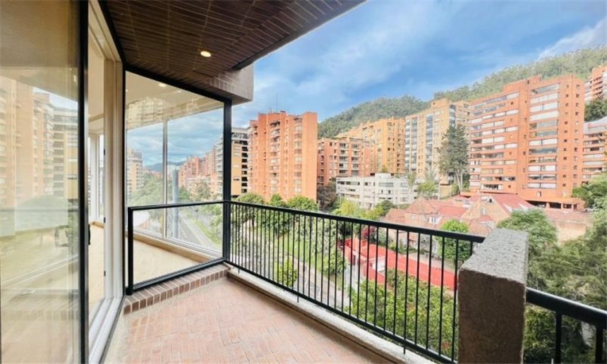 Apartamento de 3 alcobas en venta en Chico, Bogotá, 248 m² · foto 3 de 24