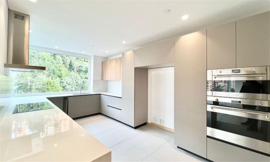 Apartamento de 3 alcobas en venta en Chico, Bogotá, 248 m² · foto 5 de 24