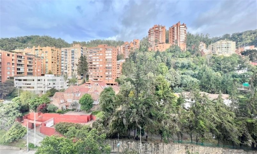 Apartamento de 3 alcobas en venta en Chico, Bogotá, 248 m² · foto 2 de 24