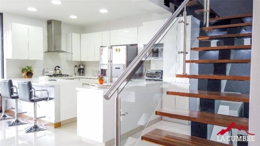 Casa de 3 alcobas en venta en Loma El Atravesado, Envigado, 213 m² · foto 7 de 10