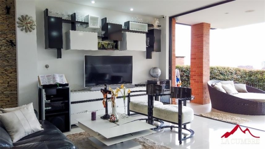 Casa de 3 alcobas en venta en Loma El Atravesado, Envigado, 213 m² · foto 5 de 10