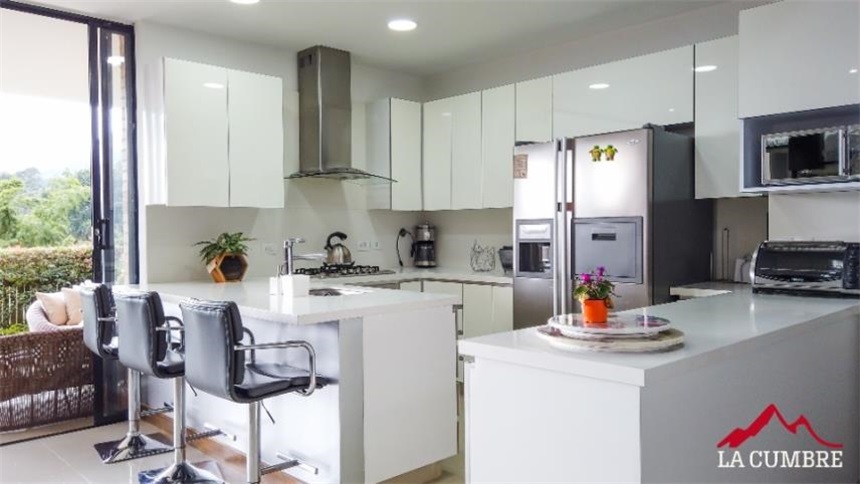 Casa de 3 alcobas en venta en Loma El Atravesado, Envigado, 213 m² · foto 6 de 10