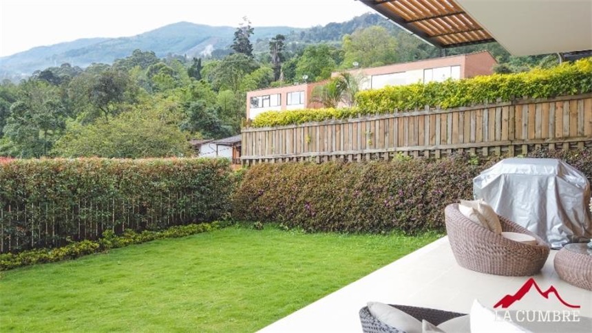 Casa de 3 alcobas en venta en Loma El Atravesado, Envigado, 213 m² · foto 3 de 10