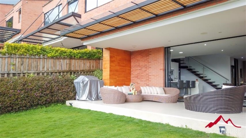 Casa de 3 alcobas en venta en Loma El Atravesado, Envigado, 213 m² · foto 4 de 10