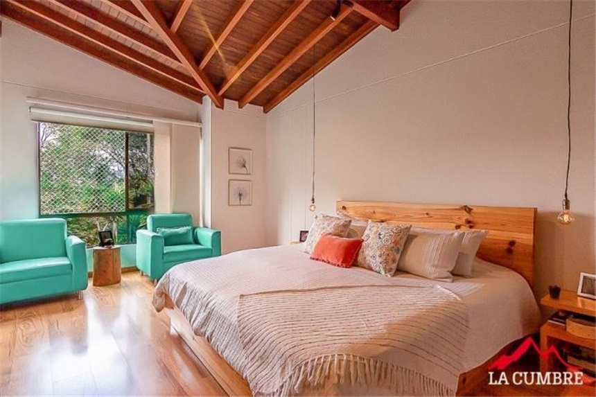 Casa de 3 alcobas en venta en El Tesoro, Medellín, 238 m² · foto 12 de 13