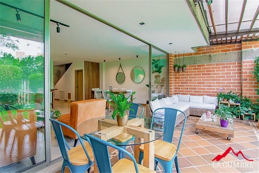 Casa de 3 alcobas en venta en El Tesoro, Medellín, 238 m² · foto 4 de 13