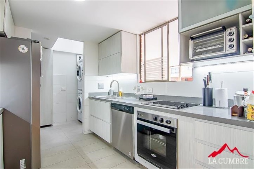 Casa de 3 alcobas en venta en El Tesoro, Medellín, 238 m² · foto 6 de 13