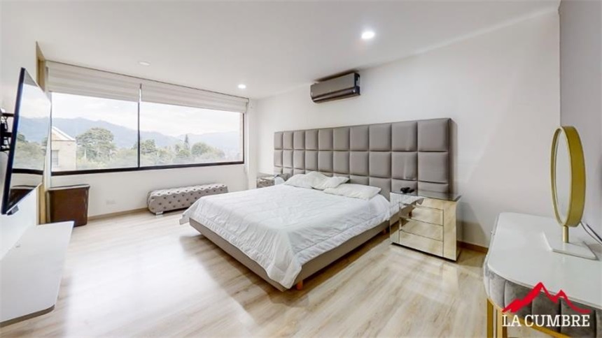 Casa de 3 alcobas en venta en Loma El Atravesado, Envigado, 287 m² · foto 9 de 10