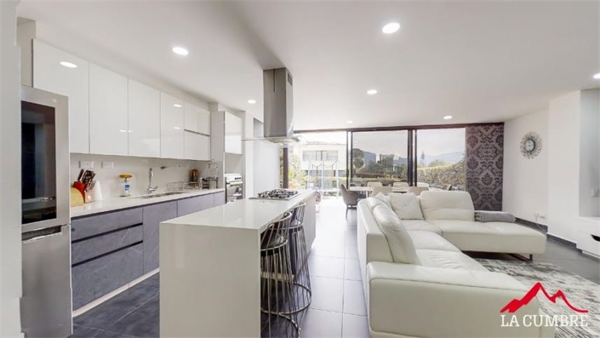Casa de 3 alcobas en venta en Loma El Atravesado, Envigado, 287 m² · foto 5 de 10