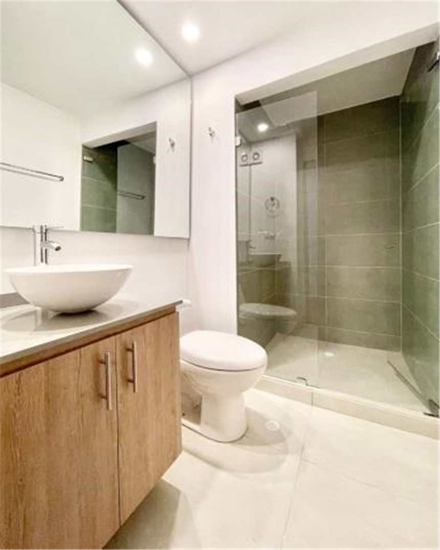 Piso – Bogotá, Santa Bárbara, Localidad Usaquén - Más