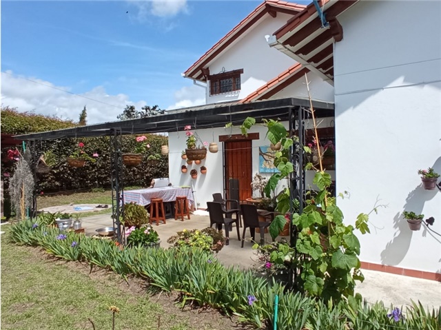 Casa de 4 alcobas en venta en Quitasol, Bello, 270 m² · foto 2 de 24
