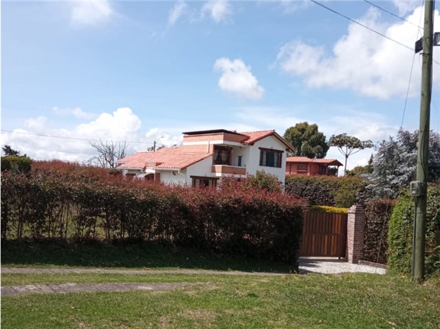 Casa de 4 alcobas en venta en Quitasol, Bello, 270 m² · foto 3 de 24