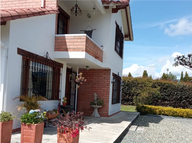 Casa de 4 alcobas en venta en Quitasol, Bello, 270 m² · foto 4 de 24