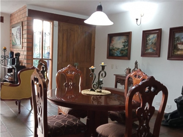Casa de 4 alcobas en venta en Quitasol, Bello, 270 m² · foto 10 de 24