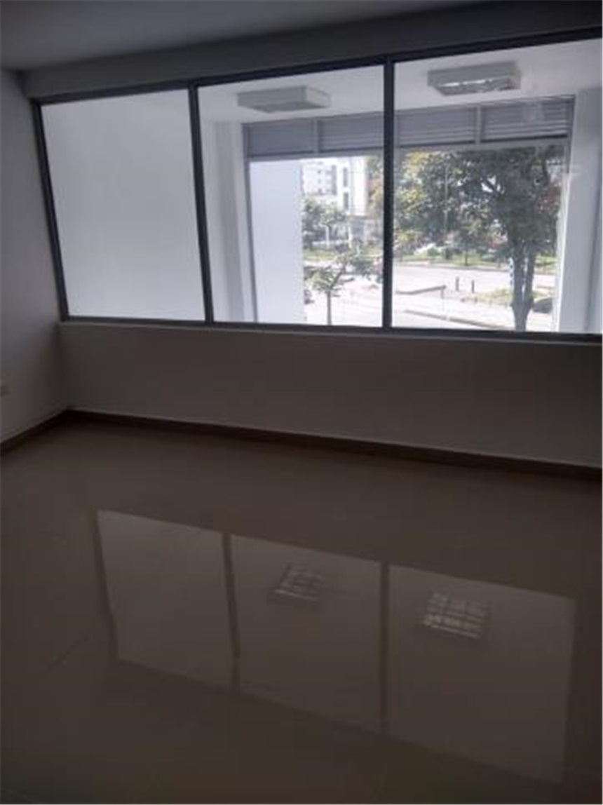 Local en Arriendo - Más