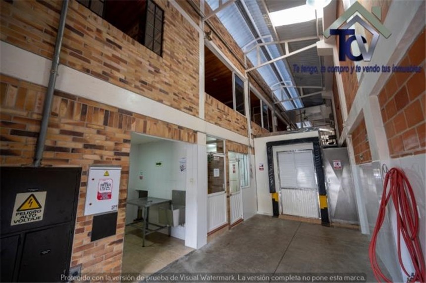 Bodega en venta en Universidad, Bucaramanga, 350 m² · foto 2 de 24