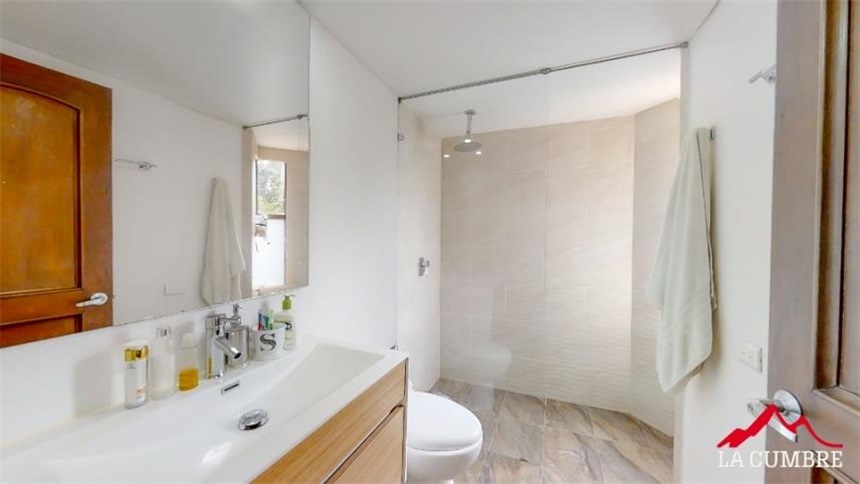Apartamento de 3 alcobas en arriendo en Granizal, Medellín, 180 m² · foto 8 de 12