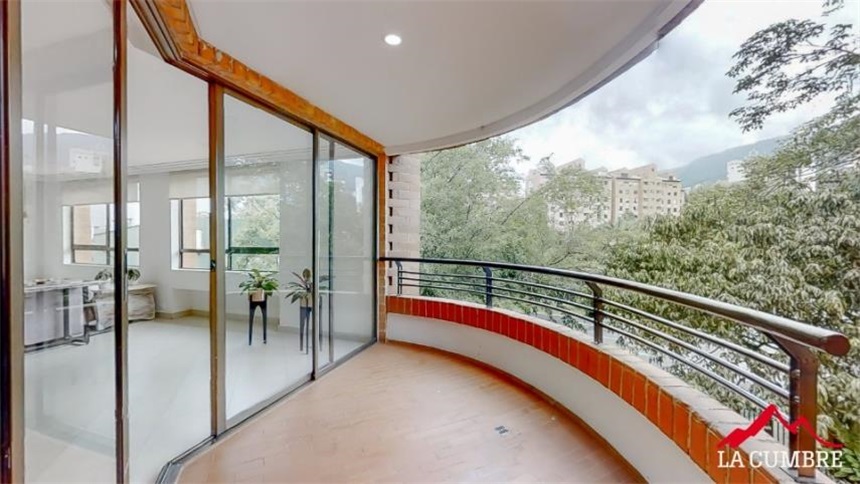 Apartamento de 3 alcobas en arriendo en Granizal, Medellín, 180 m² · foto 2 de 12