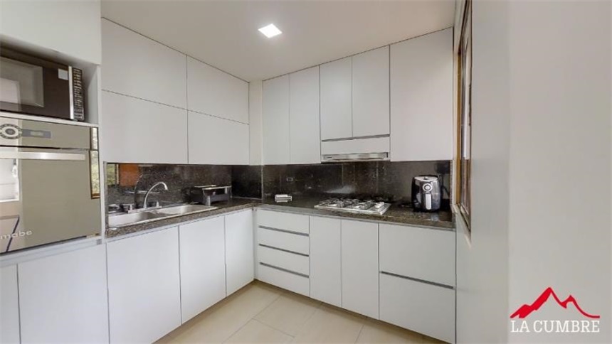 Apartamento de 3 alcobas en arriendo en Granizal, Medellín, 180 m² · foto 4 de 12