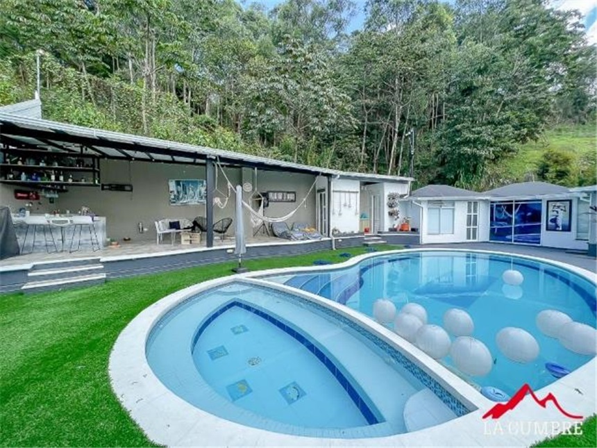 Casa en venta en El Poblado, Medellín 2