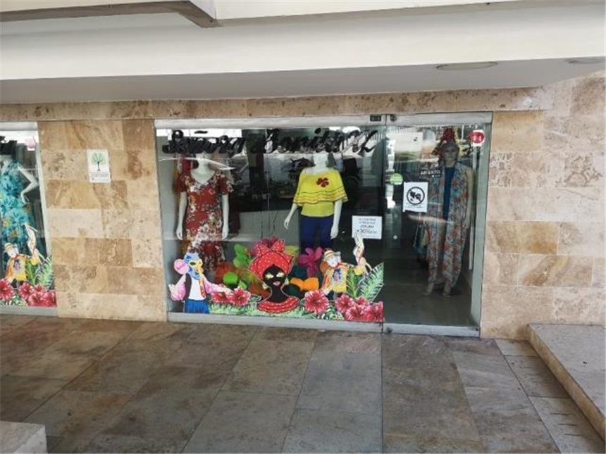 Local en Arriendo - Más