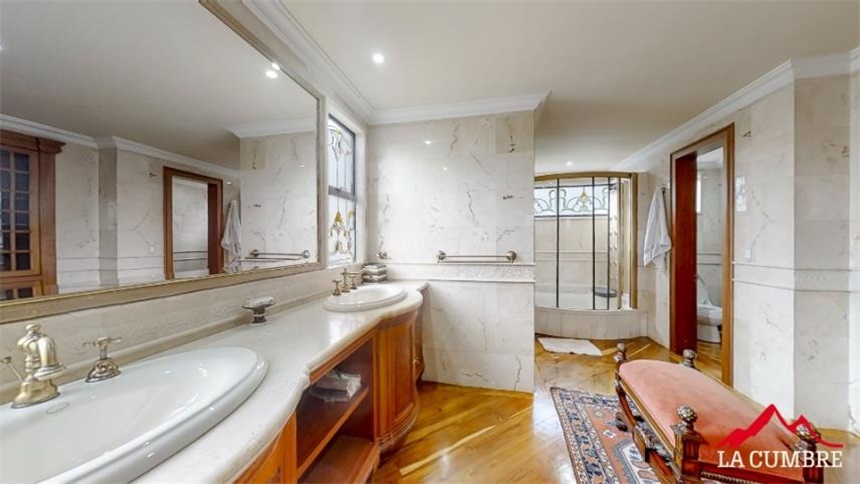 Apartamento de 4 alcobas en arriendo en Los Naranjos, Medellín, 434 m² · foto 11 de 11