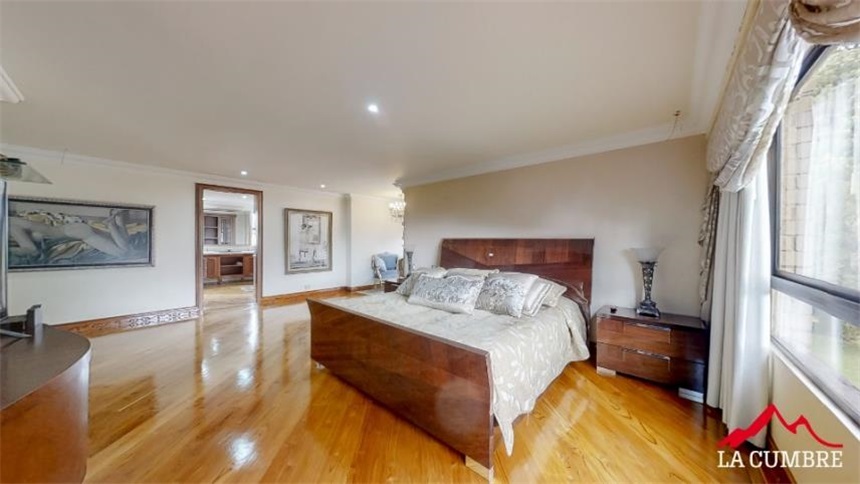 Apartamento de 4 alcobas en arriendo en Los Naranjos, Medellín, 434 m² · foto 10 de 11