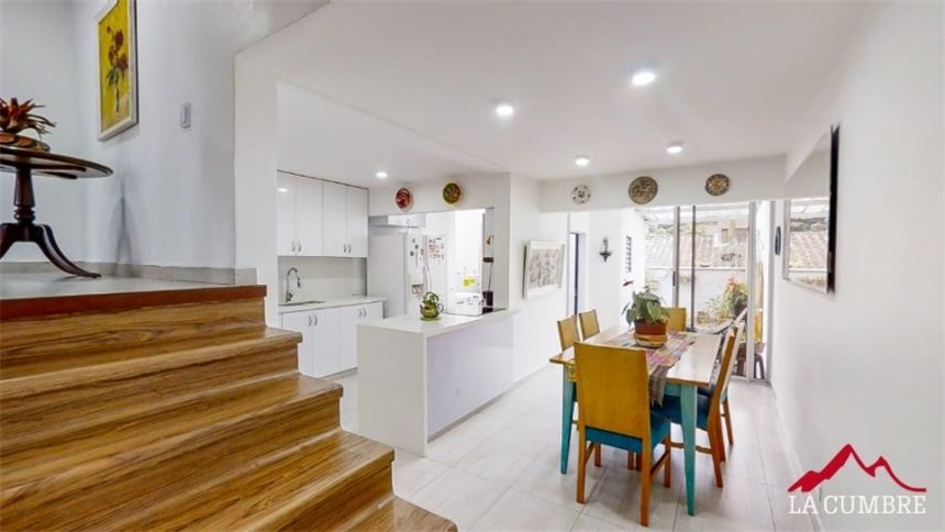 Casa de 3 alcobas en venta en Loma De Las Brujas, Envigado, 133 m² · foto 4 de 10