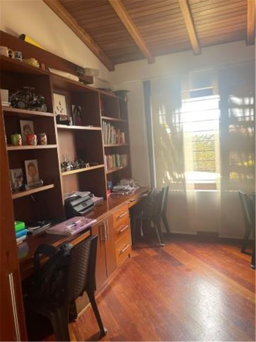 Casa de 5 alcobas en venta en Tunja, Tunja, 1300 m² · foto 2 de 8