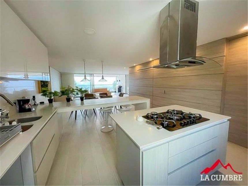 Apartamento de 3 alcobas en venta en Loma De Las Brujas, Envigado, 209 m² · foto 5 de 7
