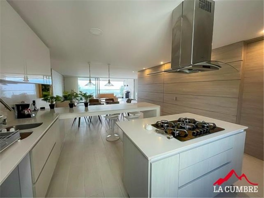 Apartamento de 3 alcobas en venta en Loma De Las Brujas, Envigado, 209 m² · foto 4 de 7