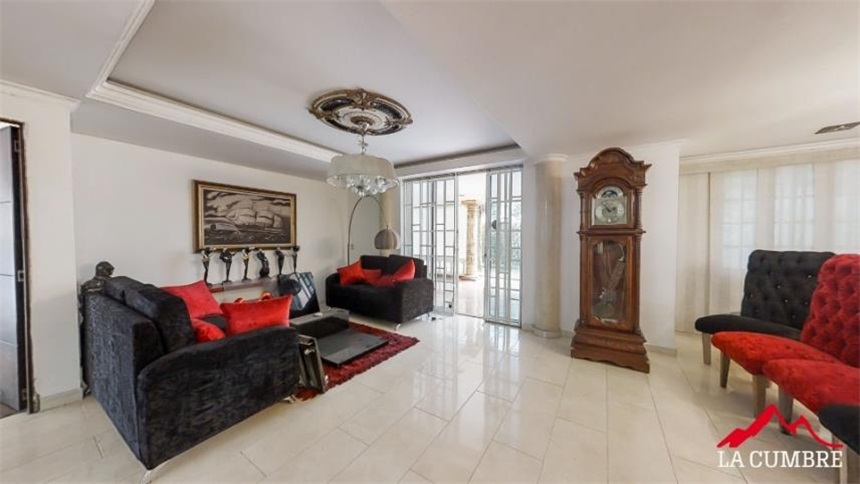 Casa de 6 alcobas en venta en Granizal, Medellín, 330 m² · foto 3 de 19