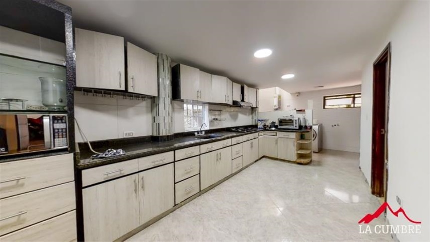 Casa de 6 alcobas en venta en Granizal, Medellín, 330 m² · foto 5 de 19