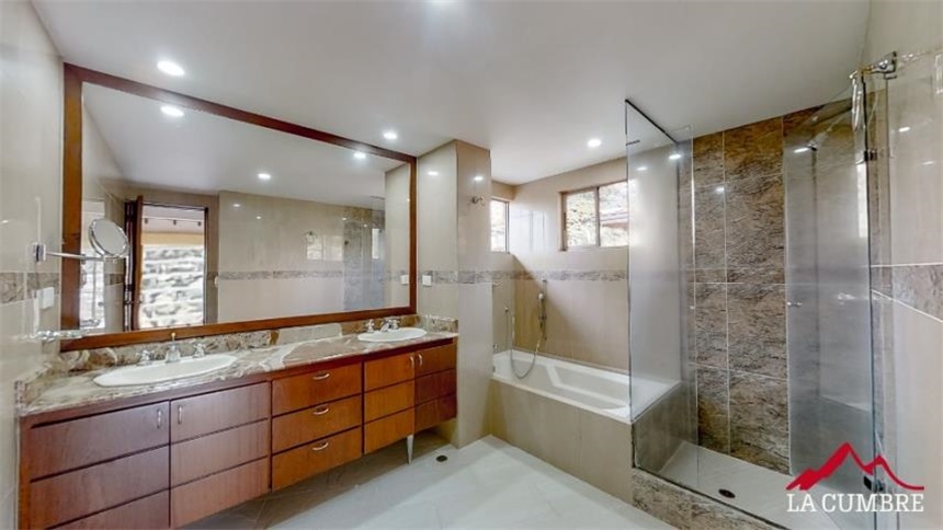 Casa de 3 alcobas en venta en El Tesoro, Medellín, 278 m² · foto 15 de 16